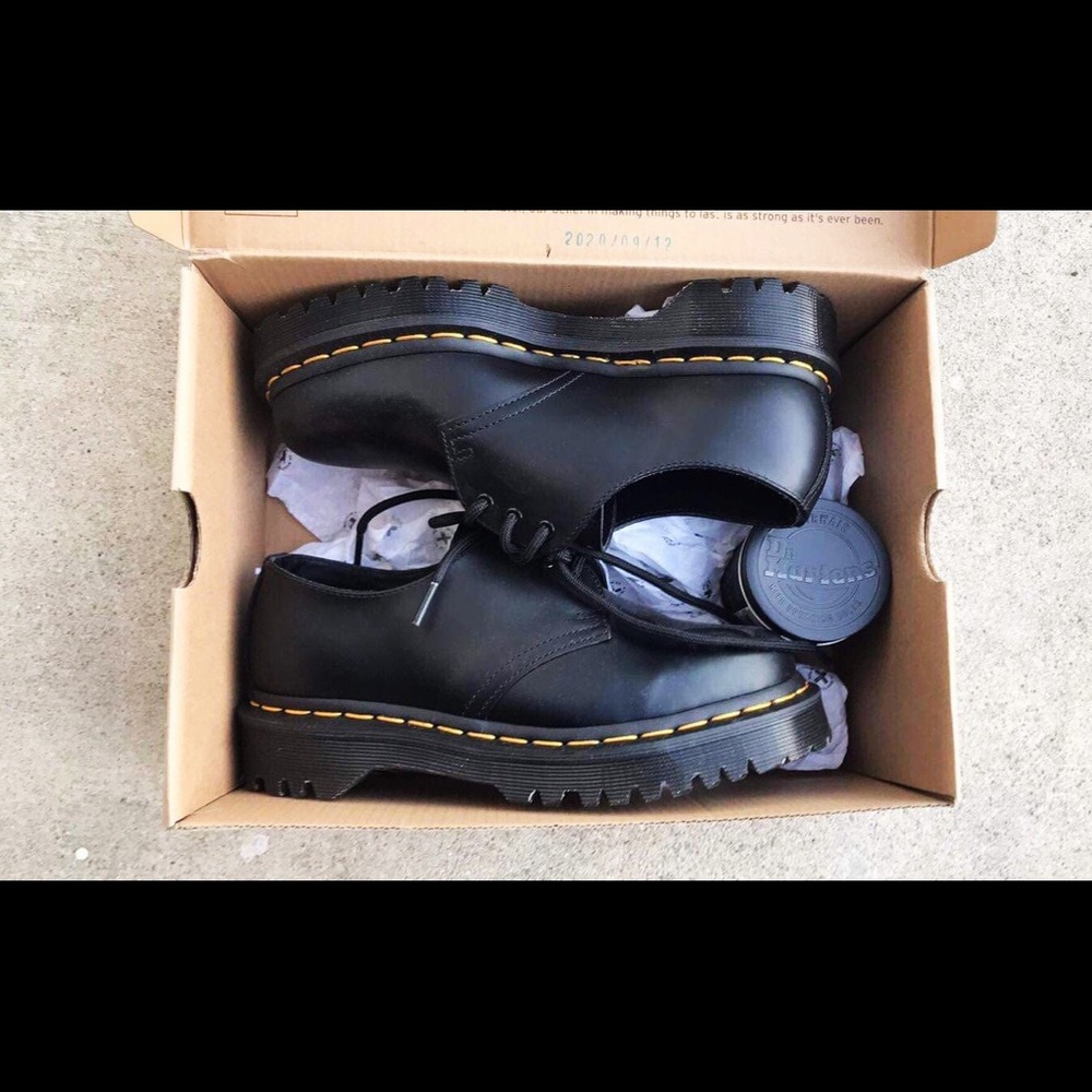 Dr. Marten's 1461 Bex Smooth Leather Oxford Platform Shoes *NEVER WORN*